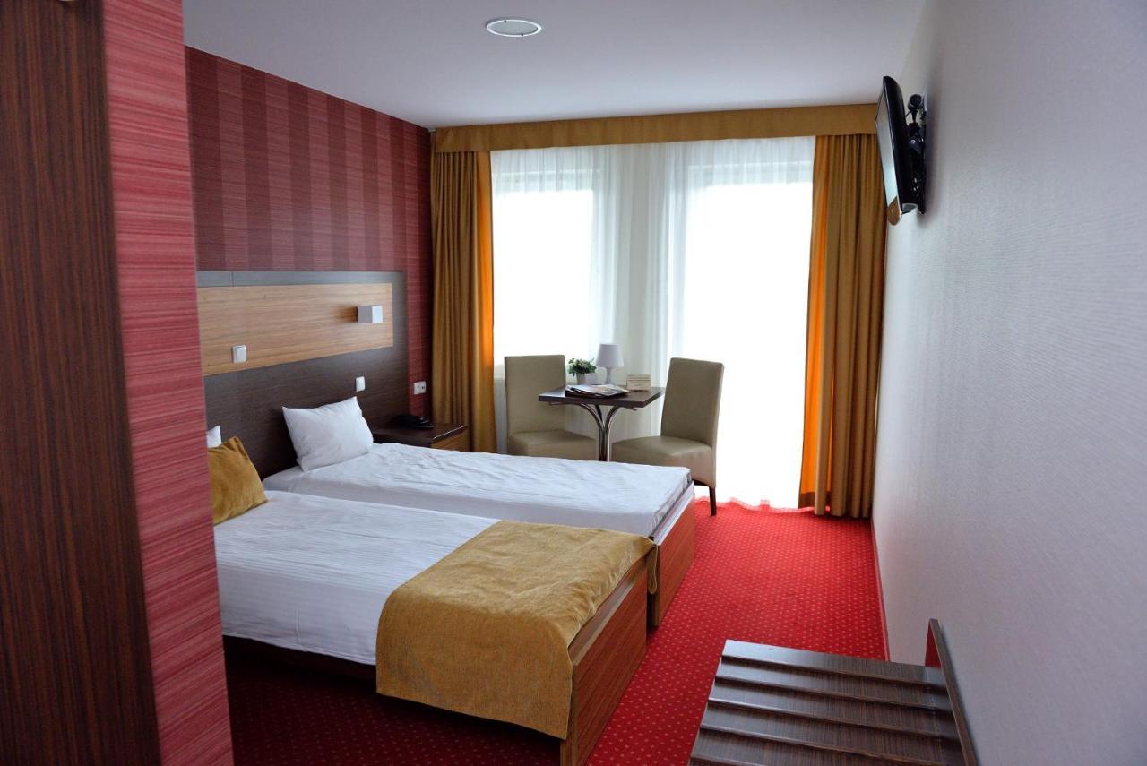 Quest Hotel - Dawniej Hotel Planeta Brzesko Exterior photo